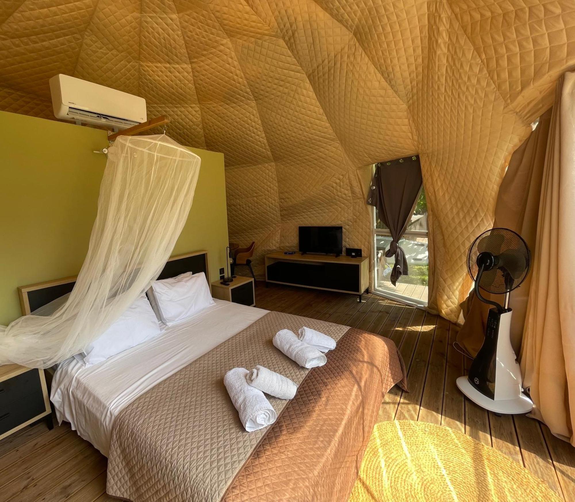 Hotel Manna Gea Glamping Domes Vónitsa Exterior foto